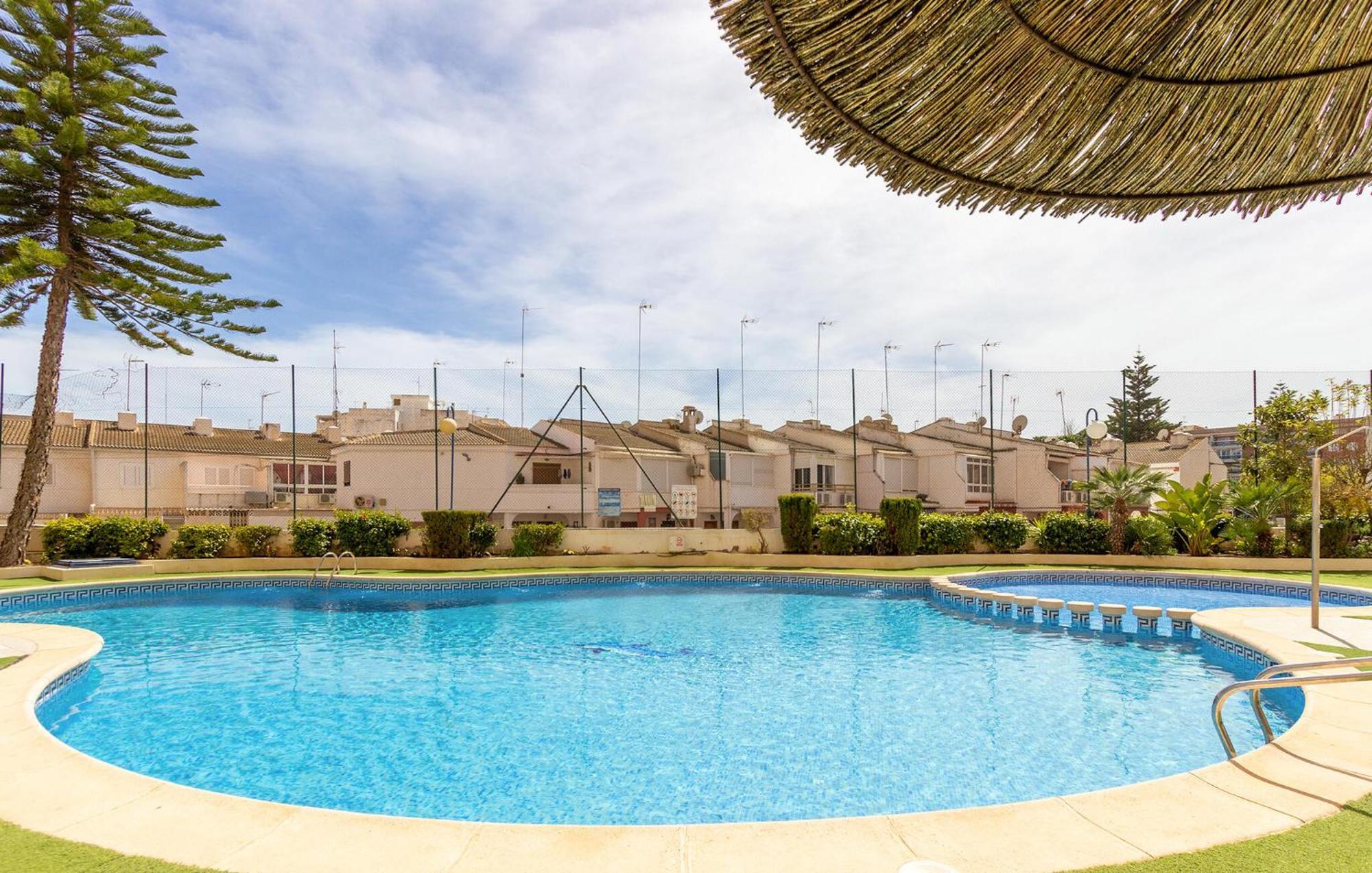 Nice Apartment In Torrevieja With Kitchen Exterior foto