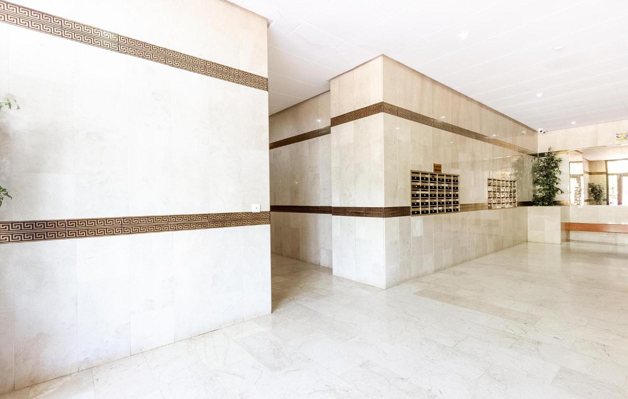 Nice Apartment In Torrevieja With Kitchen Exterior foto