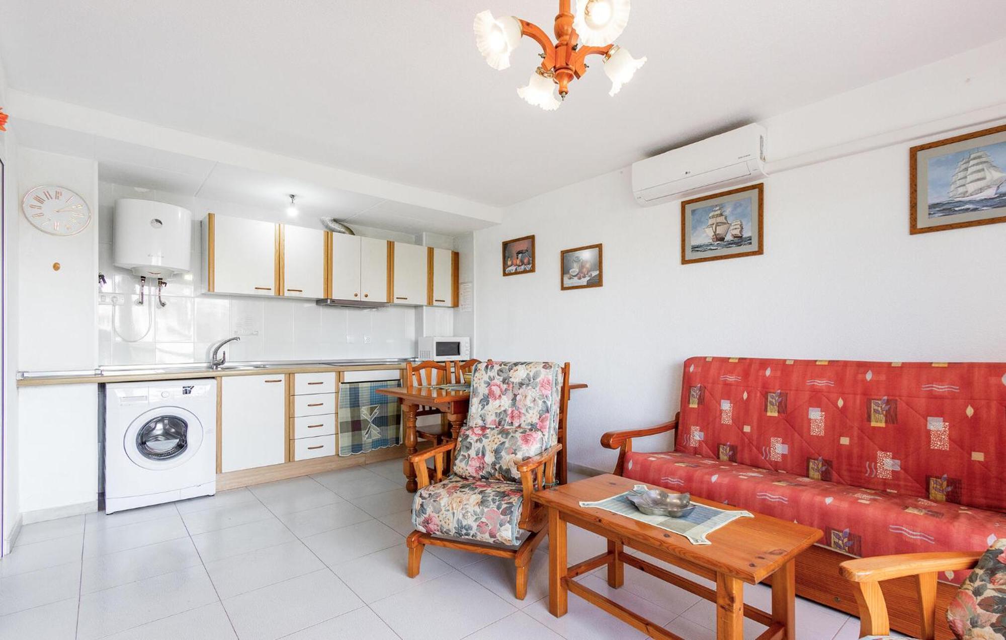 Nice Apartment In Torrevieja With Kitchen Exterior foto